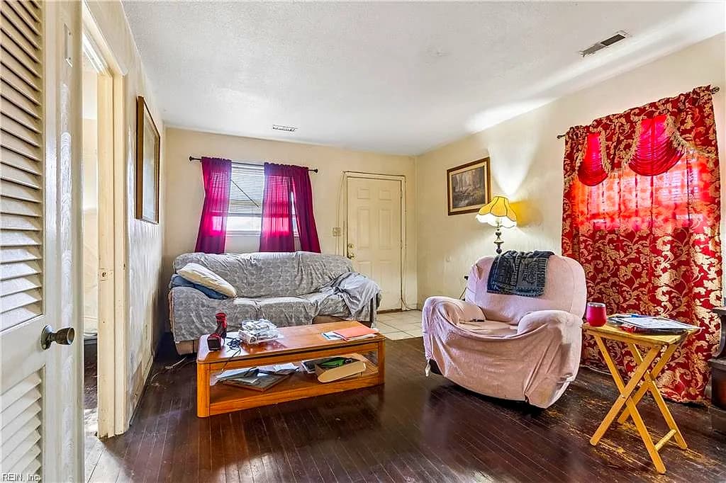 2014 Roanoke AVE, NEWPORT NEWS VA 23607 - Photo 3