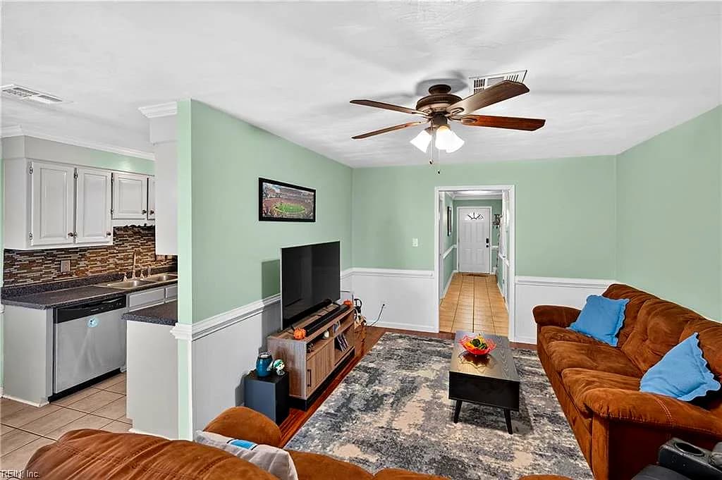 428 San Roman DR, CHESAPEAKE VA 23322 - Photo 4