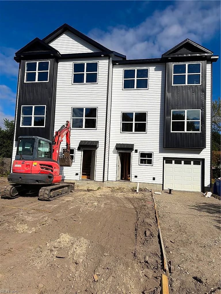 2001 Azalea AVE, PORTSMOUTH VA 23704