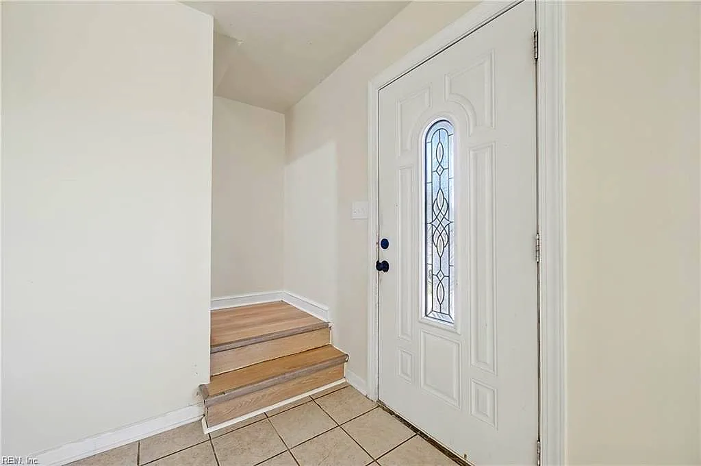 306 Long Creek LN, HAMPTON VA 23664 - Photo 5