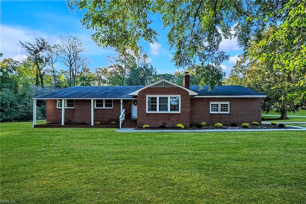 101 Carol DR, YORKTOWN VA 23692 - Photo 2