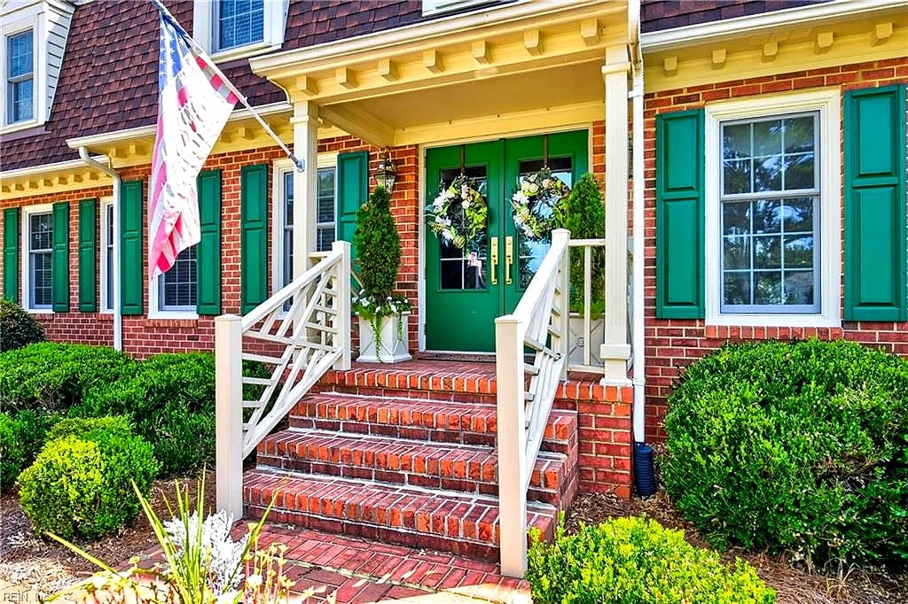 1209 Mount Pleasant DR, Suffolk — 4 bed Residential, 4,100 sqft