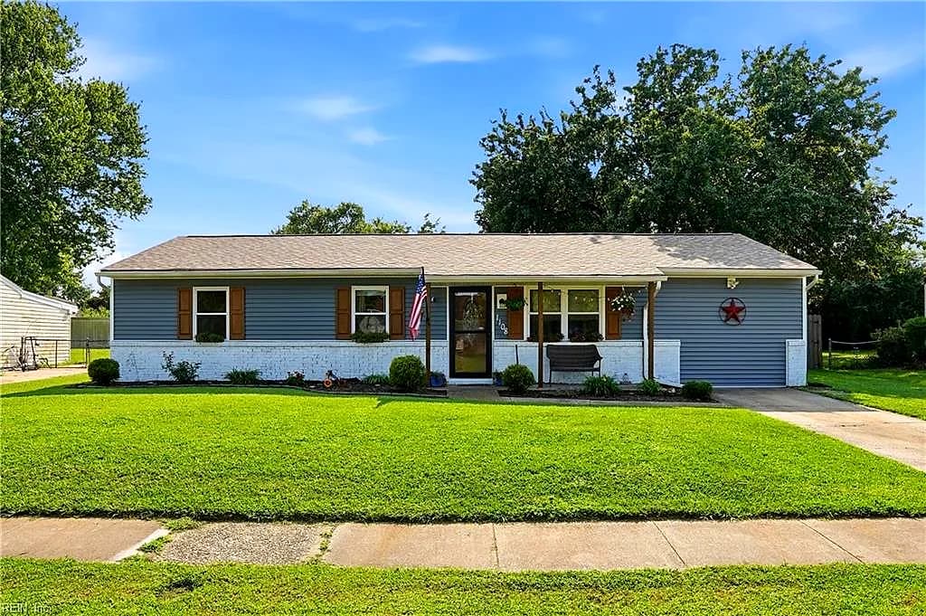 1108 Sword DR, CHESAPEAKE VA 23323 - Photo 2