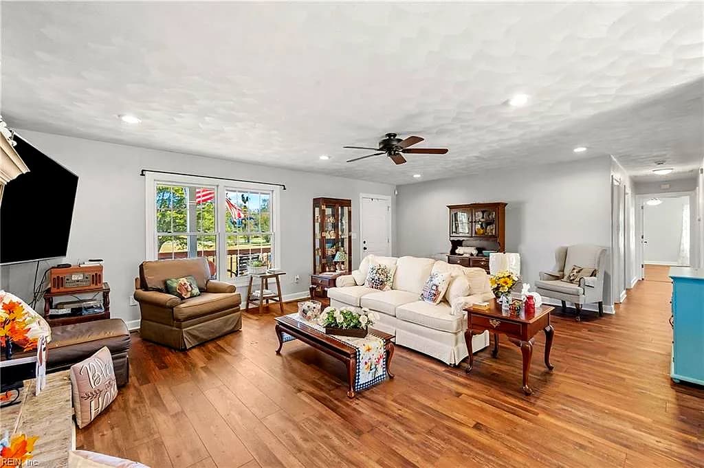 685 Lake Meade DR, SUFFOLK VA 23434 - Photo 3