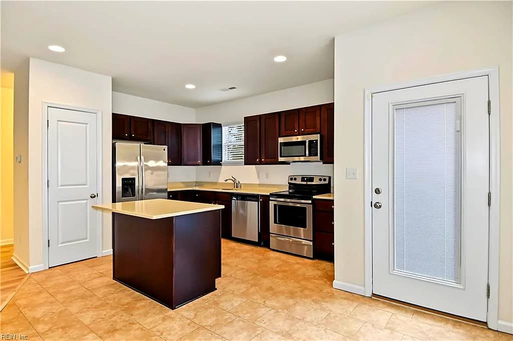 820 Stacey PL, CHESAPEAKE VA 23320 - Photo 3