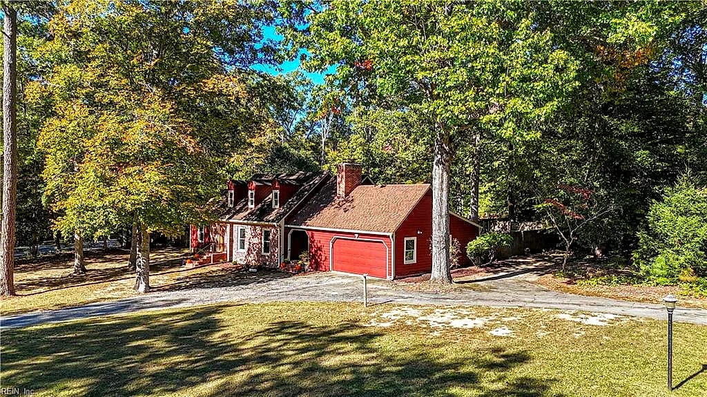 2 Coventry RD, Williamsburg — 5 bed Residential, 2,850 sqft